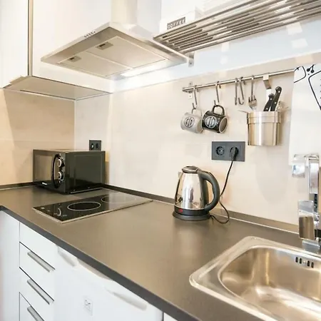 Malaga Beach Apartment Apartament *