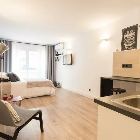Malaga Beach Apartment Apartament *